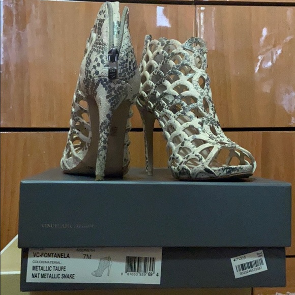 3.5 inches high heel. Snake print - Picture 1 of 1